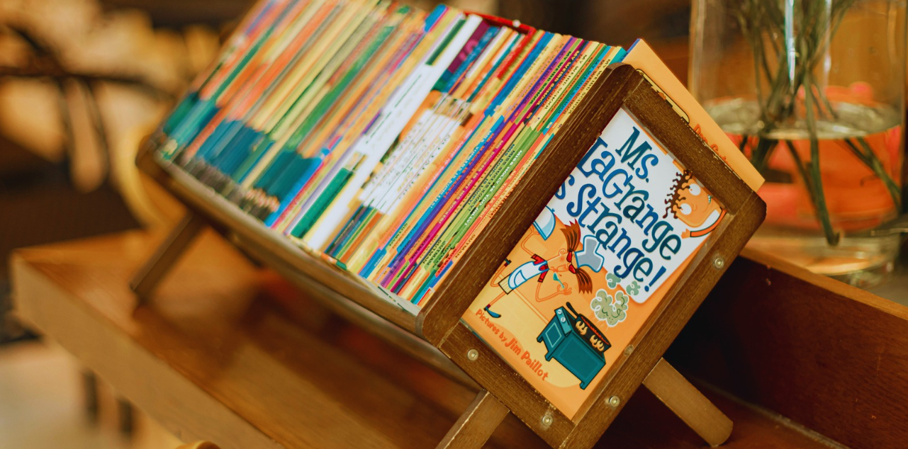 كيف أصمم منصة عرض مثالية للمؤتمرات؟