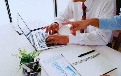 كيف يساعد التواصل الداخلي الفعّال في تحسين أداء الفرق؟